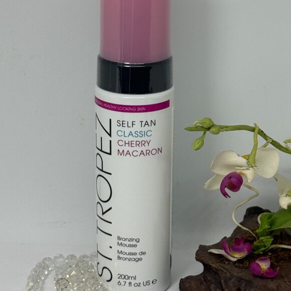 St Tropez Self Tan Classic Cherry Macaron Bronzing Mousse + Mitt - 6.7 fl oz-New - Picture 4 of 5